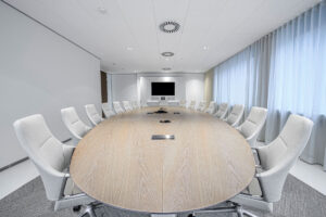 Castelijn kantoormeubelen Den Haag boardroomtafel Heering Office