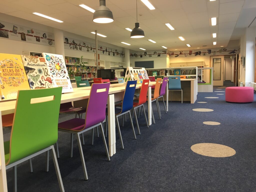leestafel kinderbibliotheek Heering Office Den Haag